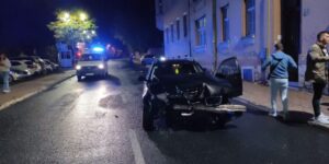 Saobraćajna nesreća u Sarajevu: Vozač izgubio kontrolu nad vozilom pa udario u zgradu