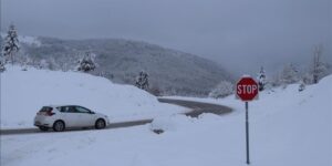 Snijeg i poledica otežavaju saobraćaj u višim predjelima