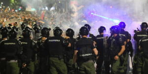 snimak-demantuje-direktora-policije-srbije-policija-napala-gradjane-policija-srbije_6860d26c3417c