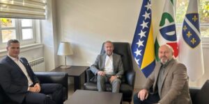 Izetbegović, Halilagić i Skopljak razgovarali o političkoj situaciji i razvojnim projektima u Tuzlanskom kantonu IMG_4248-768×493
