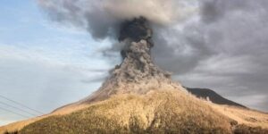 Eruptirao vulkan Lewotobi: Pepeo dosegao visinu 10 kilometara eruptirao-vulkan-lewotobi-pepeo-dosegao-visinu-10-kilometara-g3rmn8xxaaep8zx_68efb67a0e3e5