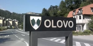U Olovu policija zatekla tri osobe kako javno konzumiraju drogu olovo-grad