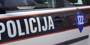 Tragična nesreća kod Livna: 18-godišnjak preminuo nakon što je auto udario u krave na cesti policija-fbih-1000x600-1