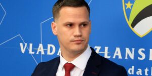 Premijer Halilagić nakon požara u Tuzli: Sljedeći korak je privremeno smjestiti štićenike doma Irfan-Halilagic-premijer-1536×1026