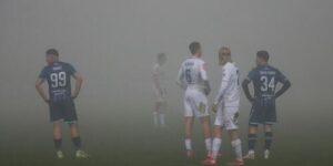 uzivo-zeljeznicar-siroki-0-0-sudija-poslao-igrace-u-svlacionicu-mec-prekinut-zeljeznicar-siroki-magla-08_69307d9484e3c