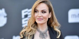 Vještačka inteligencija izabrala: Jelena Tomašević je najljepša srpska pjevačica Jelena-Tomasevic-768x461-1