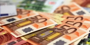 Uhapšeni državljani BiH: Lažno se predstavili kao policajci i ukrali 171.000 eura od starije žene euri-juli-2025-pexels