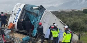 putnicki-autobus-zavrsio-u-provaliji-8-mrtvih-26-povrijedjenih-anad_697f22168cd74