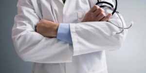 uzas-u-hrvatskoj-ljekar-47-zlostavljao-i-drogirao-svoje-maloljetne-pacijente-doktorilustracija_69b8076b1b3d4