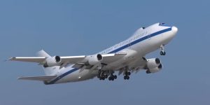 Iz Teherana poletjeli prvi međunarodni letovi od početka rata war-room-avion-SAD-youtube-screenshot