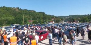 Taksisti u Tuzli traže hitno rješenje: Ministar obećao uređenje sistema za sedam dana 1785513814_protest_taksista_tuzla.format-jpeg.width-500